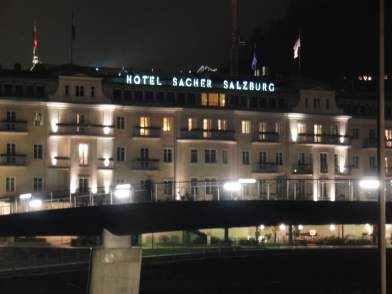 Hotel Sacher Salzburg frueher Österrreichischer Hof hinter dem Makartsteg über der Salzach